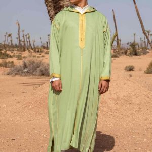 Jellaba en mlifa de soie faite en sfifa á la main portée sur une farajiya en coton